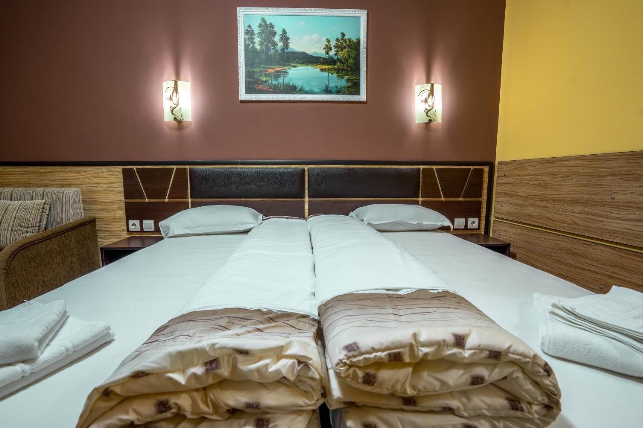 Hotel Luxor 로제넷츠 외부 사진