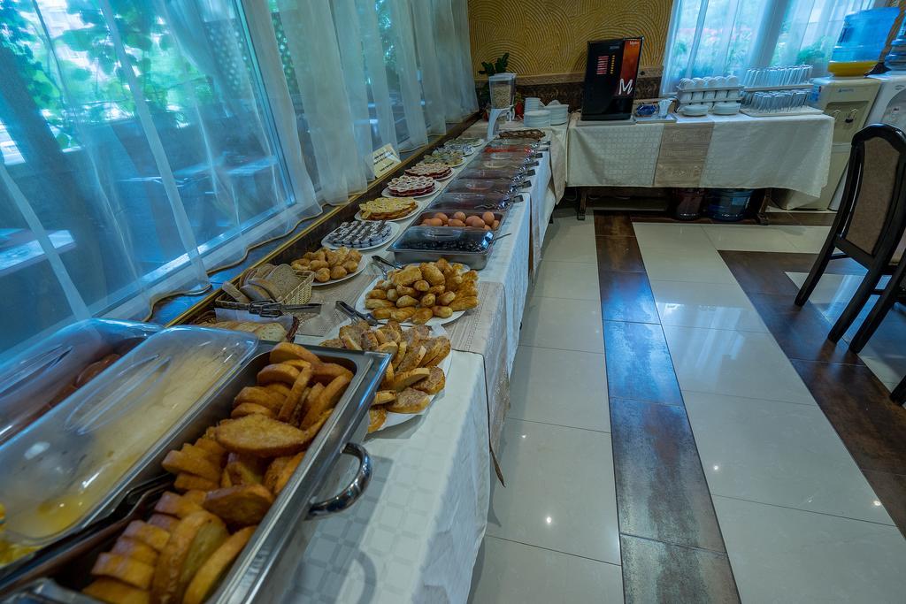 Hotel Luxor 로제넷츠 외부 사진