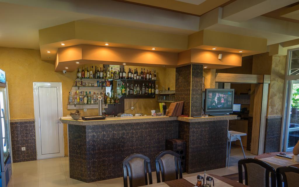 Hotel Luxor 로제넷츠 외부 사진